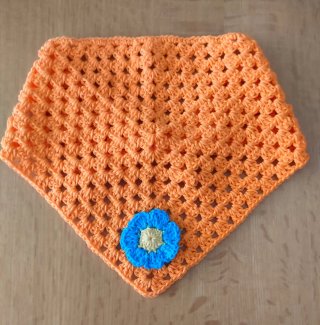 Pañoleta o bandana tejida a crochet