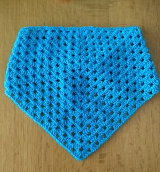 Pañoleta o bandana tejida a crochet