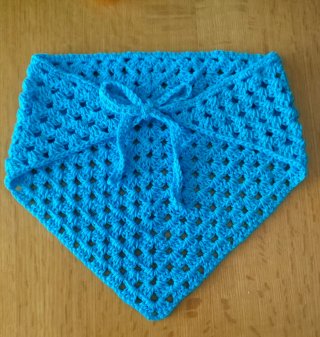 Pañoleta o bandana tejida a crochet