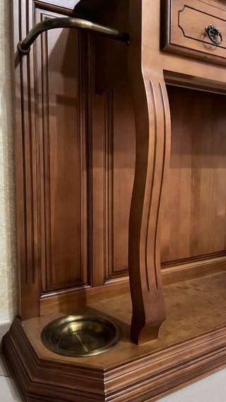 Mueble recibidor madera con espejo y ganchos