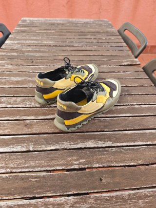 Camper talla 43 en buen estado.