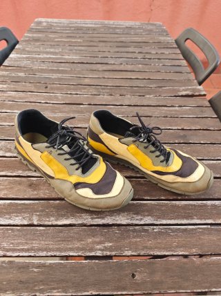 Camper talla 43 en buen estado.