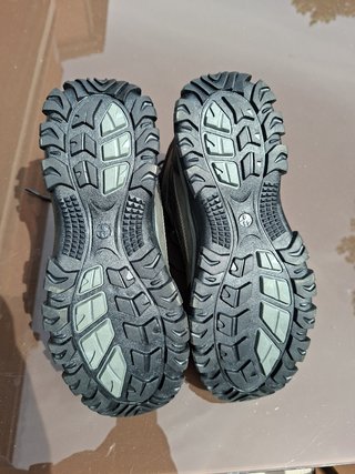 Botas de montaña grises y negras Talla 43