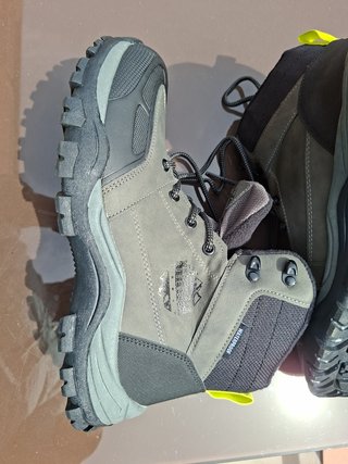 Botas de montaña grises y negras Talla 43