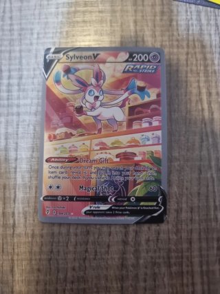 Carta Pokémon Sylveon V 184/203