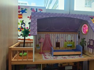 URGE Casa de muñecas con muebles