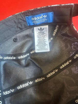 Gorra Adidas 5 paneles floral