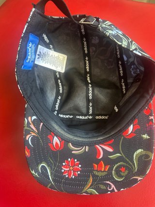 Gorra Adidas 5 paneles floral