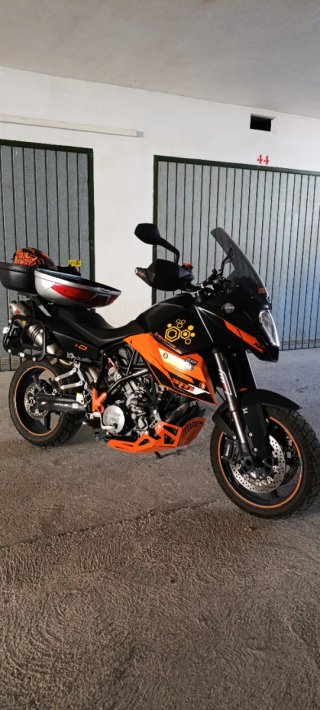 KTM SMT Supermoto Negra y Naranja