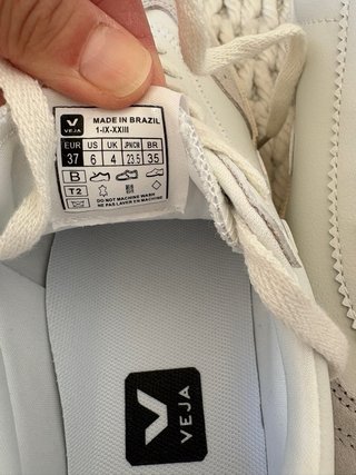 Tenis Veja Gris y Blanco