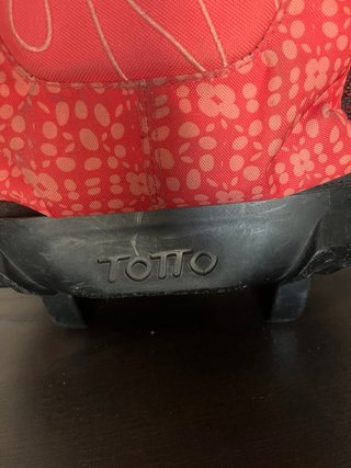 Mochila Totto con ruedas y estampado floral