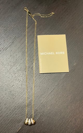 Collar Michael Kors triple oro y plata