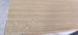Mesa de madera y metal