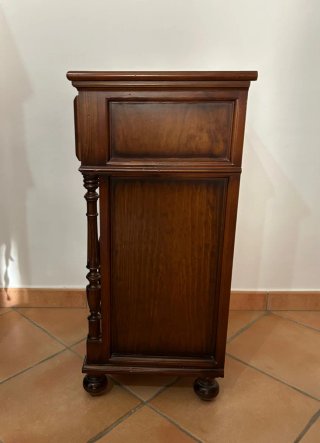 Mesitas de noche de madera oscura