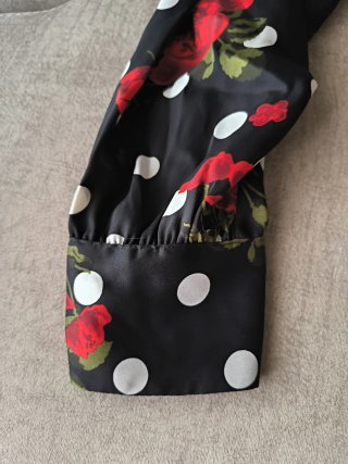 Camisa Zara Talla XS Estampada Flores y Puntos
