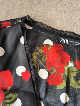 Camisa Zara Talla XS Estampada Flores y Puntos