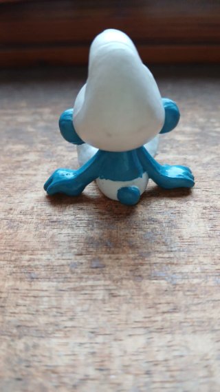 Puffo seduto