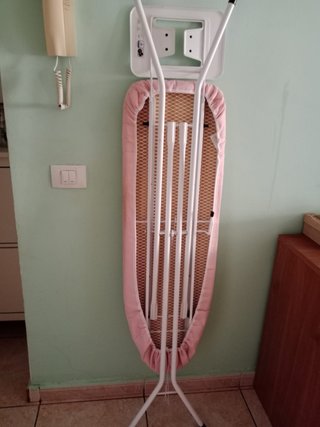 Tabla de planchar plegable rosa