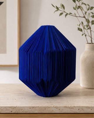 Escultura Monolito Klein I Papel Azul