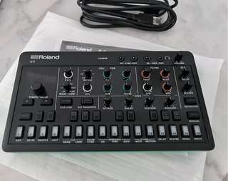 Roland S-1 Sintetizador