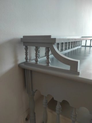 Escritorio y silla de madera