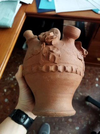 Botijo artesanal de barro
