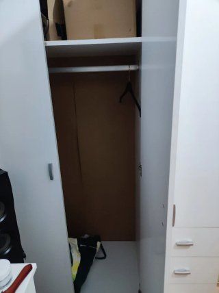 Armario blanco de madera de 3 puertas