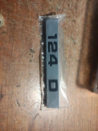 Anagrama Seat 124 Trasero