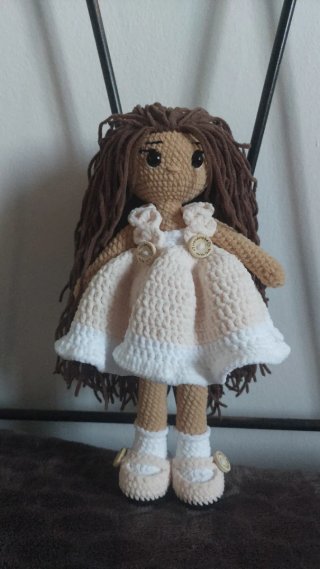 Muñeca artesanal hecha a mano (25 cm)