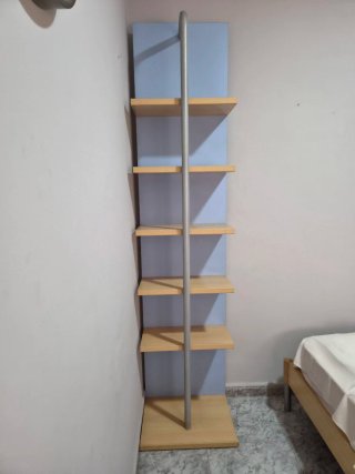 Estantería madera y metal azul