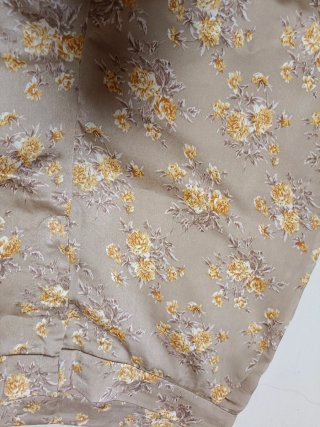 Pantalones anchos florales beige talla L
