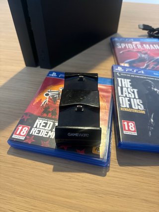 PS4 (PlayStation 4) Negra + 4 Juegos 400gb