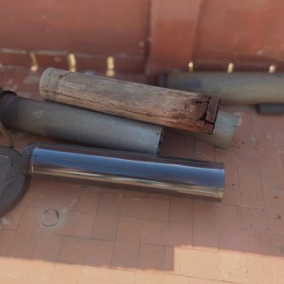 Chimenea metálica beige y gris