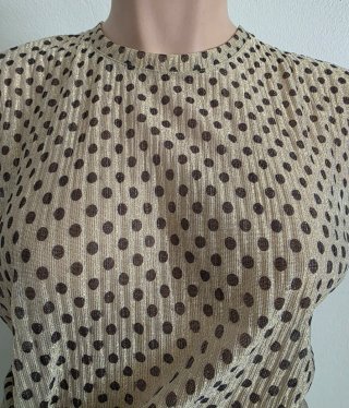 Blusa dorada con lunares negros talla S