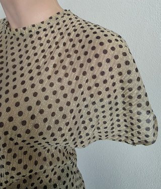 Blusa dorada con lunares negros talla S