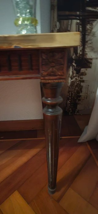 Mesa auxiliar de madera efecto marmol