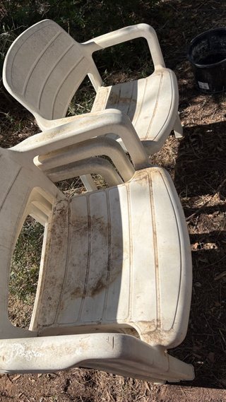 Silla de plástico blanca exterior
