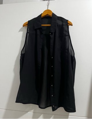 Blusa negra Stradivarius sin mangas