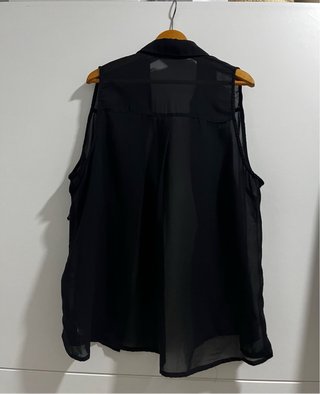 Blusa negra Stradivarius sin mangas