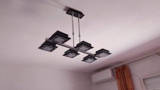 Salón completo: sofá, mesa y sillas