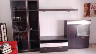 Salón completo: sofá, mesa y sillas