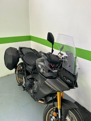Yamaha Tracer 9 GT Negra y Dorada