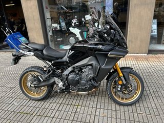 Yamaha Tracer 9 GT Negra y Dorada