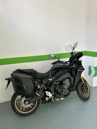Yamaha Tracer 9 GT Negra y Dorada