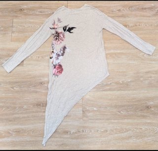 Vestido camiseta asimétrico Bershka flores