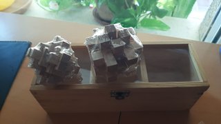 Caja de madera con juegos de ingenio
