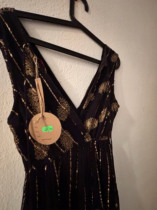 Vestido indio morado y dorado con etiqueta