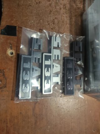 Anagrama Seat 133 Trasero