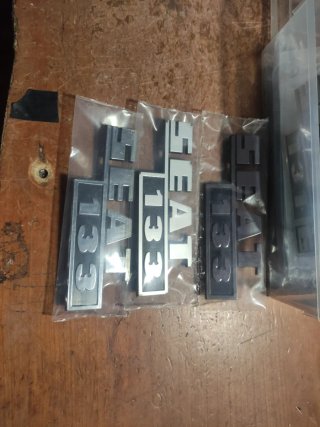 Anagrama Seat 133 Trasero