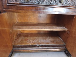 Lote 2 Muebles Antiguos: Bar y Gramófono